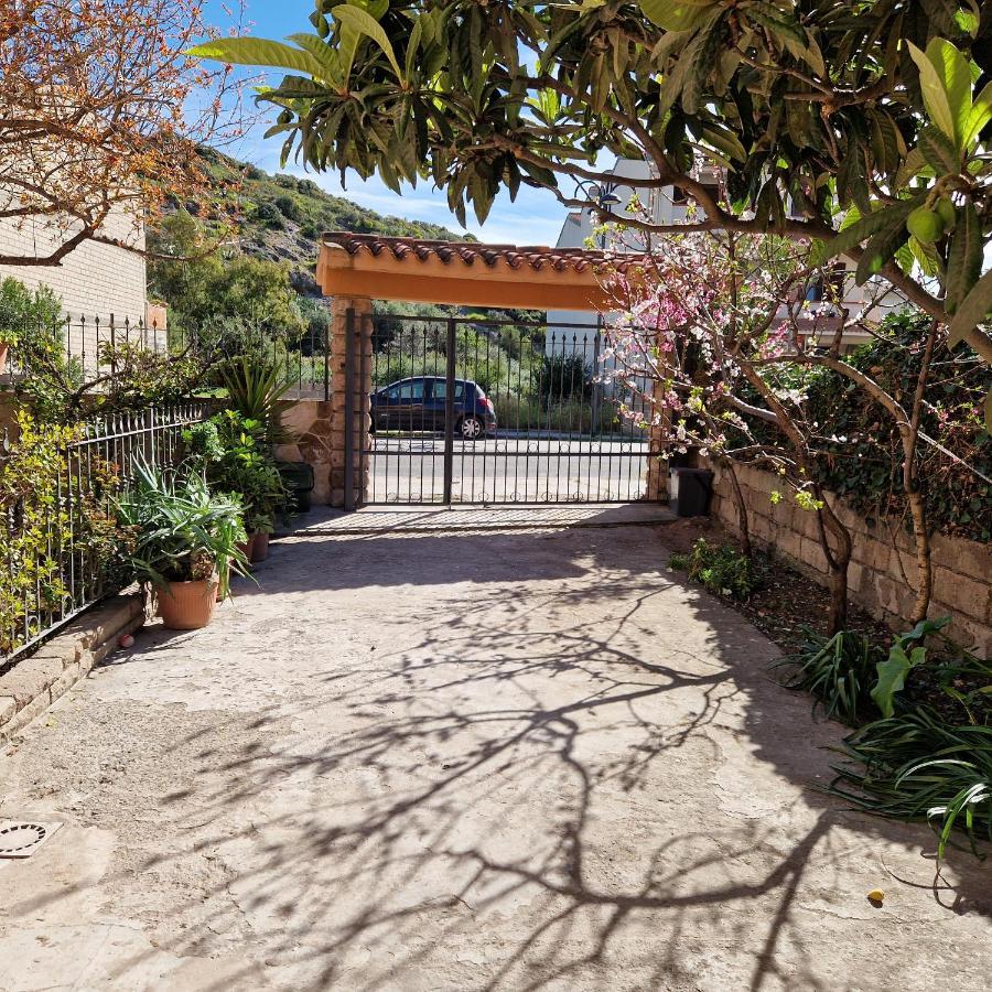 Appartamento Casa Vostra Bosa Bagian luar foto