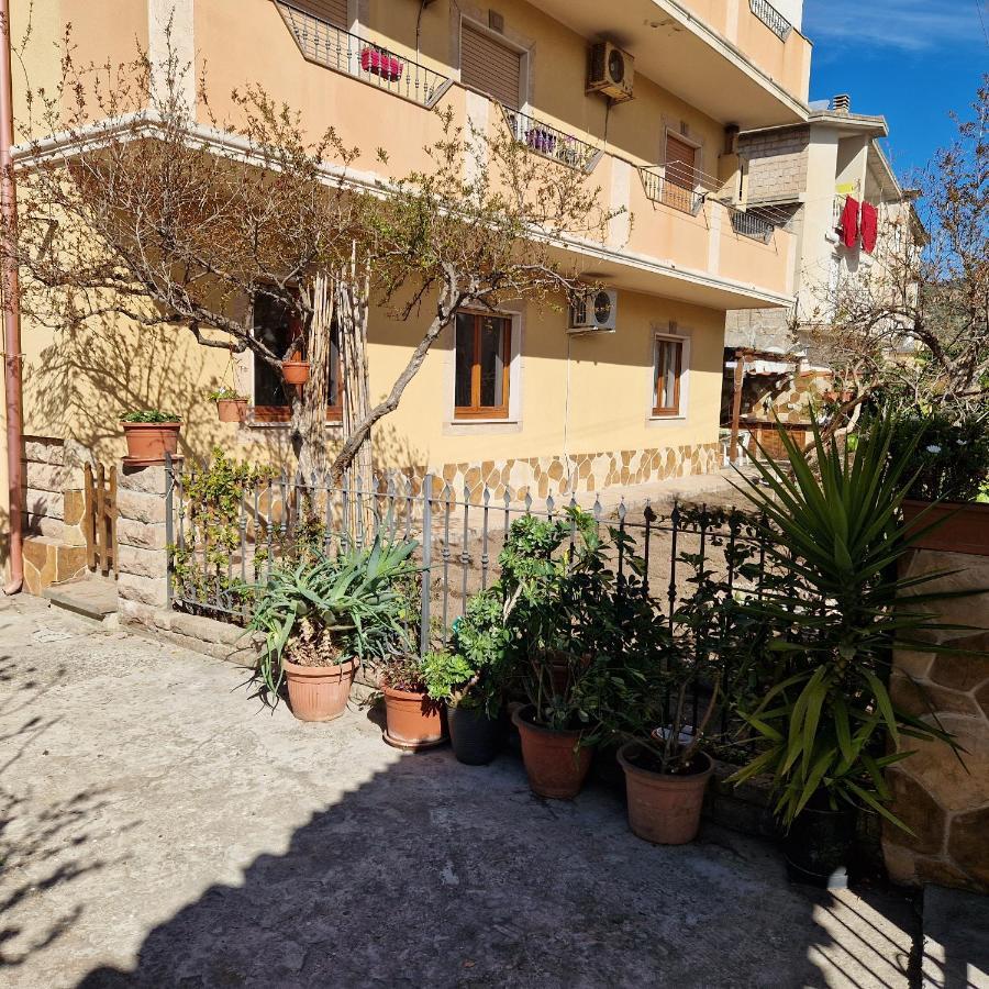 Appartamento Casa Vostra Bosa Bagian luar foto