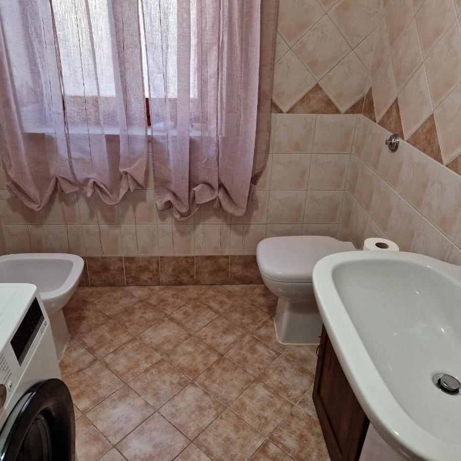 Appartamento Casa Vostra Bosa Bagian luar foto