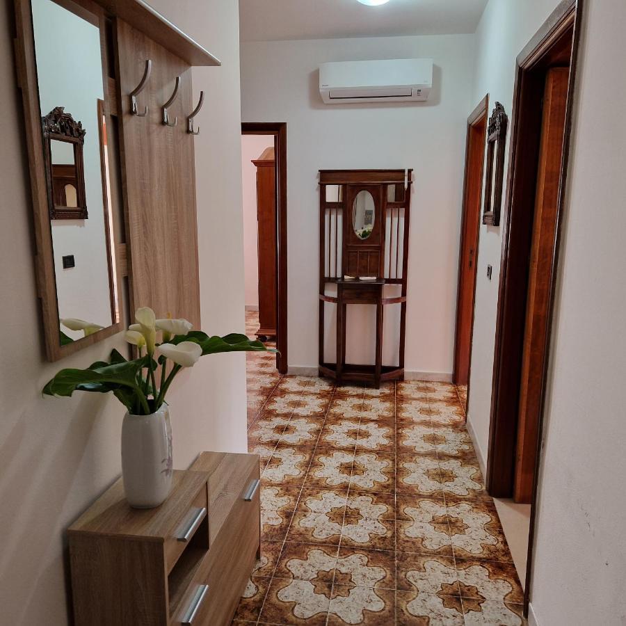 Appartamento Casa Vostra Bosa Bagian luar foto