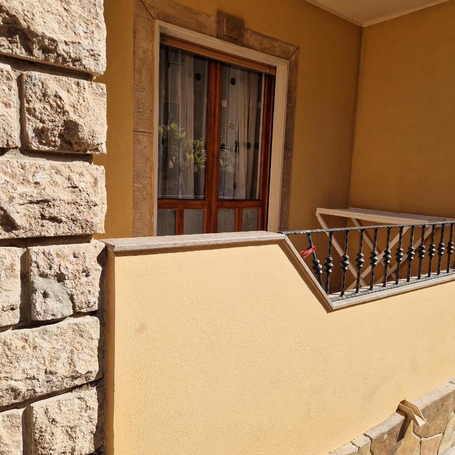 Appartamento Casa Vostra Bosa Bagian luar foto
