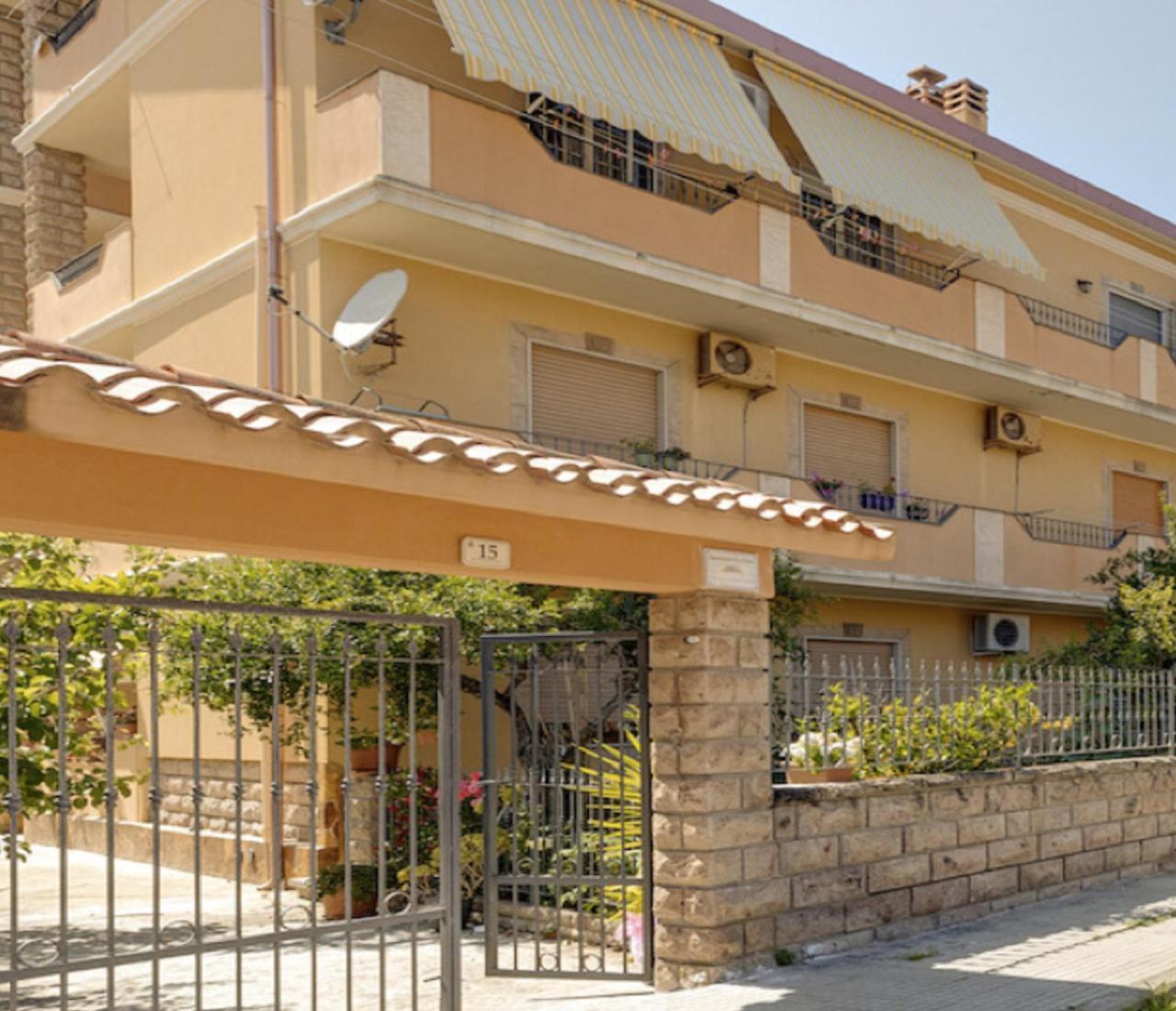 Appartamento Casa Vostra Bosa Bagian luar foto
